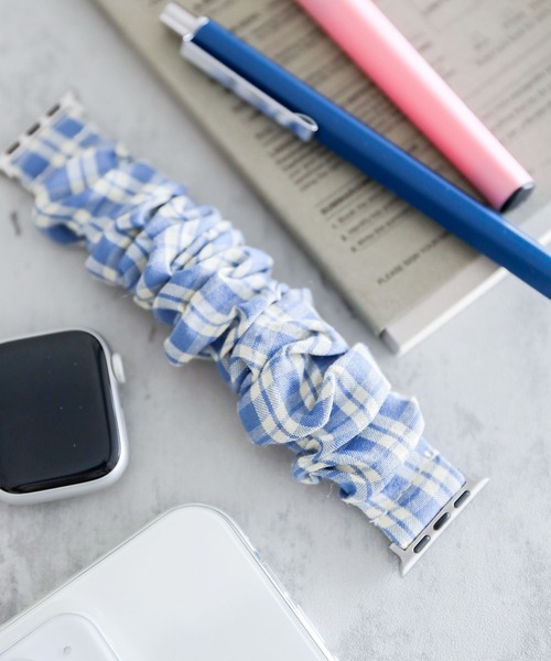 tiny tiny（ティニーティニー）の「アップルウォッチチェック柄シュシュベルト[tiny tiny(ティニーティニー)]（スマホグッズ・レディース・ブラック/ブルー・0）」の2枚目の写真