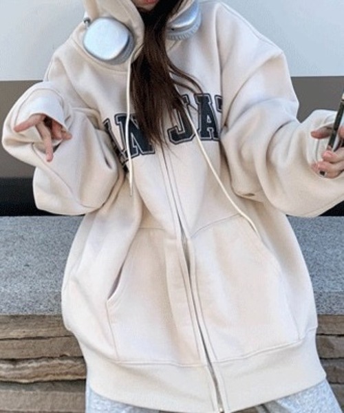 SHOUYO（ショウヨウ）の「カレッジロゴゆるジップパーカー／ブラック・アイボリー（パーカー・レディース・ベージュ/ブラック・M）」の9枚目の写真