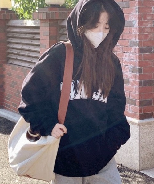 SHOUYO（ショウヨウ）の「カレッジロゴゆるジップパーカー／ブラック・アイボリー（パーカー・レディース・ベージュ/ブラック・M）」の4枚目の写真