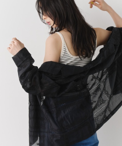 Unitage(ユニテージ)の「スクエア刺繍シアージャケット(その他アウター・レディース・ホワイト/ブラック・FREE)」の9枚目の写真