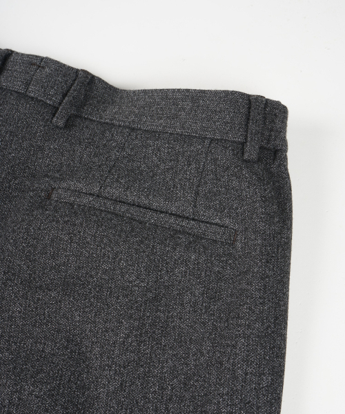 BIRBANTE（ビルバンテ）の「ストレッチサイドバンディングツーピンタックC.Lフィットスラックス - チャコール（スラックス・メンズ・チャコール・SMALL/MEDIUM/LARGE/X-LARGE）」の6枚目の写真