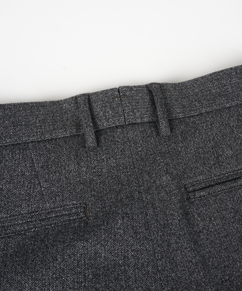 BIRBANTE（ビルバンテ）の「ストレッチサイドバンディングツーピンタックC.Lフィットスラックス - チャコール（スラックス・メンズ・チャコール・SMALL/MEDIUM/LARGE/X-LARGE）」の7枚目の写真