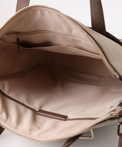 COLE HAAN（コールハーン）の「ザ エッセンシャル バックパック womens（バックパック/リュック・レディース・ベージュ・OSFA）」の8枚目の写真