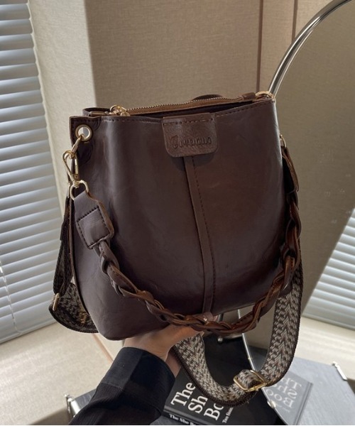 FREE STYLISTS(フリー スタイリスト)の「Y2K ショルダーバッグ バッグ レトロ柄ワイドベルト スクエアPUショルダーバッグ(ショルダーバッグ・レディース・ダークブラウン/ブラック・FREE)」の13枚目の写真