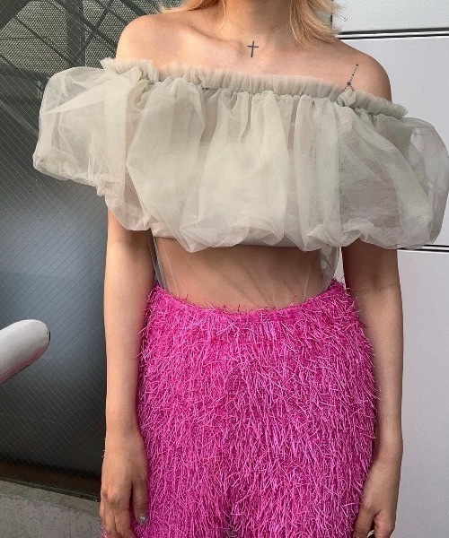 VIBGYOR（ヴィブジョー）の「【ENCLOSURE】3way volume tulle blouse（シャツ/ブラウス・レディース・ベージュ/ブルー/ブラック・FREE）」の2枚目の写真