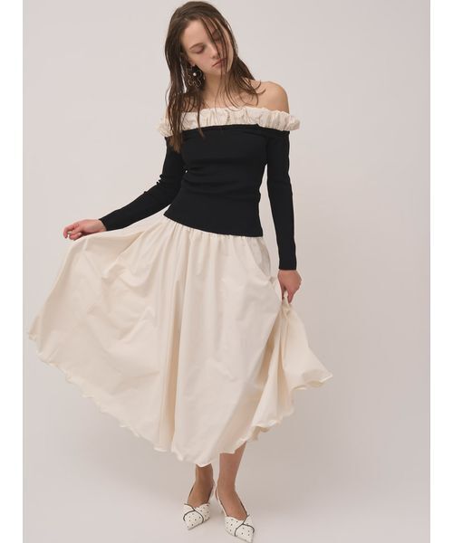 SNIDEL(スナイデル)の「ボリュームタフタスカート(スカート・レディース・レッド/アイボリー/ブラック・0/1)」の2枚目の写真
