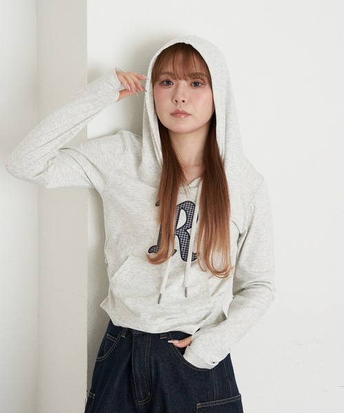 RAY CASSIN(レイカズン)の「ロゴパッチチビフードT(Tシャツ/カットソー・レディース・ネイビー/グレー/アイボリー/ホワイト系その他・FREE)」の3枚目の写真
