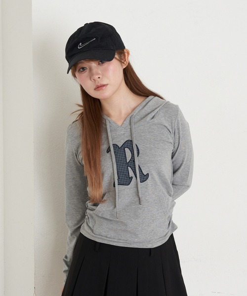 RAY CASSIN(レイカズン)の「ロゴパッチチビフードT(Tシャツ/カットソー・レディース・ネイビー/グレー/アイボリー/ホワイト系その他・FREE)」の1枚目の写真
