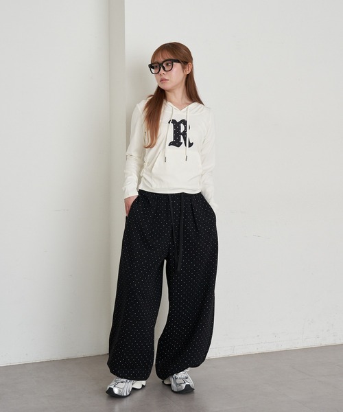 RAY CASSIN(レイカズン)の「ロゴパッチチビフードT(Tシャツ/カットソー・レディース・ネイビー/グレー/アイボリー/ホワイト系その他・FREE)」の10枚目の写真