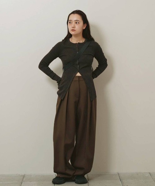 TODAYFUL(トゥデイフル)の「Bonding Wide Trousers(その他パンツ・レディース・モスグリーン/チャコールグレー/ブラック/ダークブラウン・38inch/36inch)」の16枚目の写真