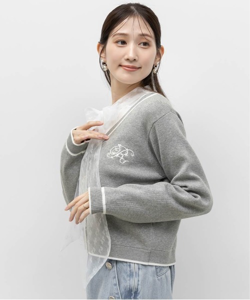 RANDA（ランダ）の「ロゴ刺繍ニットカーディガン（カーディガン/ボレロ・レディース・グレー・FREE）」の4枚目の写真