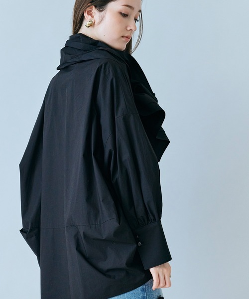 Audie a Muses(オーディアミューズ)の「ギャザーネックレス付きオーバーシルエットブラウス(シャツ/ブラウス・レディース・ブルー/ブラック/オフホワイト・FREE)」の22枚目の写真