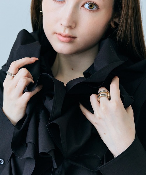 Audie a Muses(オーディアミューズ)の「ギャザーネックレス付きオーバーシルエットブラウス(シャツ/ブラウス・レディース・ブルー/ブラック/オフホワイト・FREE)」の14枚目の写真