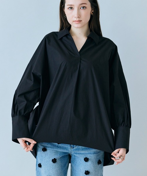 Audie a Muses(オーディアミューズ)の「ギャザーネックレス付きオーバーシルエットブラウス(シャツ/ブラウス・レディース・ブルー/ブラック/オフホワイト・FREE)」の15枚目の写真