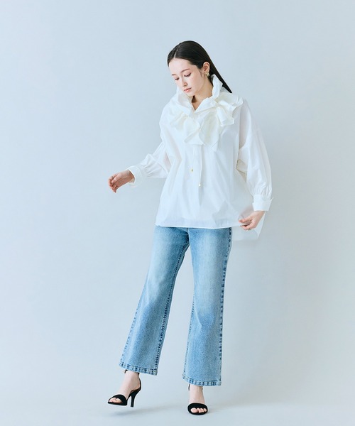 Audie a Muses(オーディアミューズ)の「ギャザーネックレス付きオーバーシルエットブラウス(シャツ/ブラウス・レディース・ブルー/ブラック/オフホワイト・FREE)」の8枚目の写真