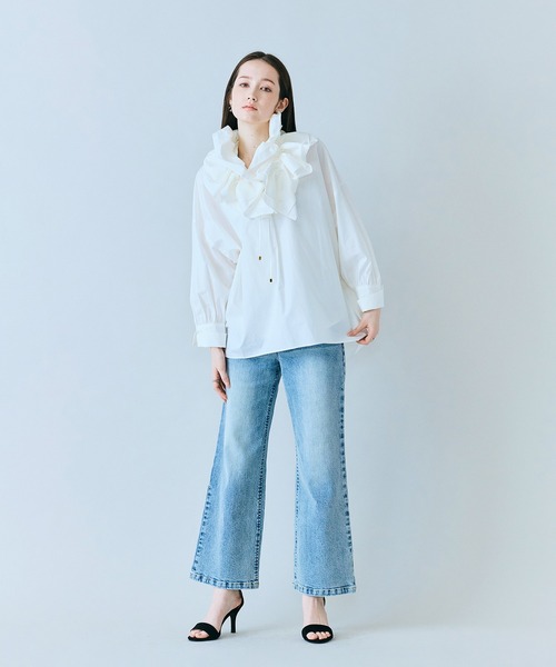 Audie a Muses(オーディアミューズ)の「ギャザーネックレス付きオーバーシルエットブラウス(シャツ/ブラウス・レディース・ブルー/ブラック/オフホワイト・FREE)」の19枚目の写真
