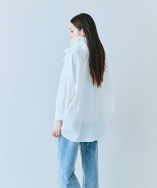 Audie a Muses(オーディアミューズ)の「ギャザーネックレス付きオーバーシルエットブラウス(シャツ/ブラウス・レディース・ブルー/ブラック/オフホワイト・FREE)」の11枚目の写真