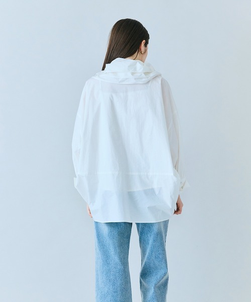 Audie a Muses(オーディアミューズ)の「ギャザーネックレス付きオーバーシルエットブラウス(シャツ/ブラウス・レディース・ブルー/ブラック/オフホワイト・FREE)」の12枚目の写真