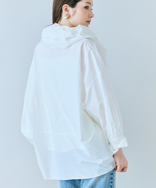 Audie a Muses(オーディアミューズ)の「ギャザーネックレス付きオーバーシルエットブラウス(シャツ/ブラウス・レディース・ブルー/ブラック/オフホワイト・FREE)」の13枚目の写真