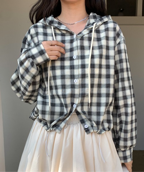 Siel(シエル)の「カジュアルチェックフーディシャツ(シャツ/ブラウス・レディース・ブラック/ブルー/レッド・FREE)」の2枚目の写真