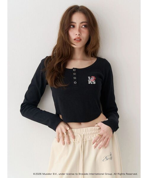 EVRIS（エヴリス）の「【ザ・ローリング・ストーンズ】ヘンリーネックトップス（Tシャツ/カットソー・レディース・グレー/ブラック/ホワイト・FREE）」の2枚目の写真