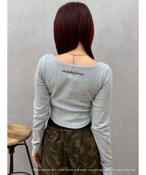 EVRIS（エヴリス）の「【ザ・ローリング・ストーンズ】ヘンリーネックトップス（Tシャツ/カットソー・レディース・グレー/ブラック/ホワイト・FREE）」の6枚目の写真