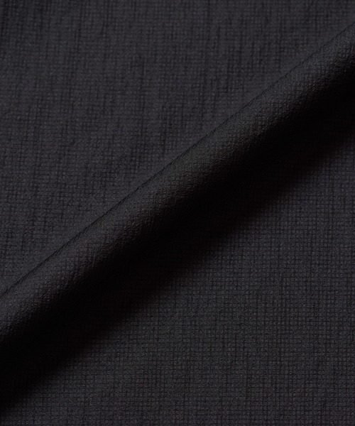 Gramicci（グラミチ）の「FLYWEIGHT HOODED JACKET｜フライウェイトフーデッドジャケット（ナイロンジャケット・メンズ・ブラック/カモフラージュ・S/M/L/XL/XXL）」の9枚目の写真