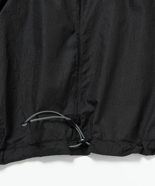 Gramicci（グラミチ）の「FLYWEIGHT HOODED JACKET｜フライウェイトフーデッドジャケット（ナイロンジャケット・メンズ・ブラック/カモフラージュ・S/M/L/XL/XXL）」の7枚目の写真