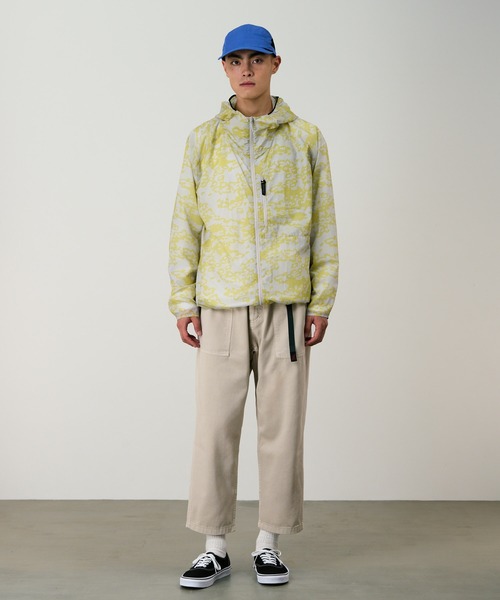 Gramicci（グラミチ）の「FLYWEIGHT HOODED JACKET｜フライウェイトフーデッドジャケット（ナイロンジャケット・メンズ・ブラック/カモフラージュ・S/M/L/XL/XXL）」の6枚目の写真