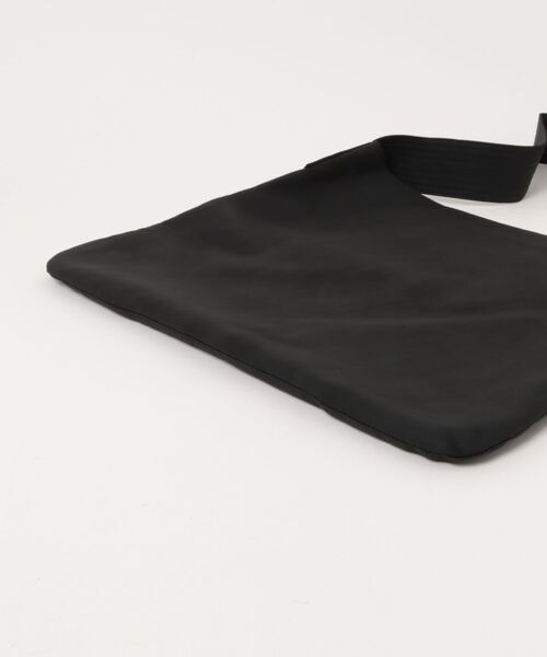 TODAYFUL(トゥデイフル)の「TODAYFUL Useful Shoulder Bag(トートバッグ・レディース・オフホワイト/ブラック/ダークブラウン・FREE)」の18枚目の写真