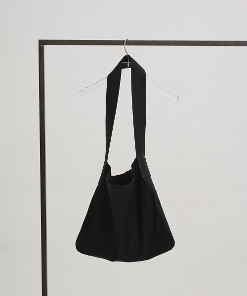 TODAYFUL(トゥデイフル)の「TODAYFUL Useful Shoulder Bag(トートバッグ・レディース・オフホワイト/ブラック/ダークブラウン・FREE)」の2枚目の写真