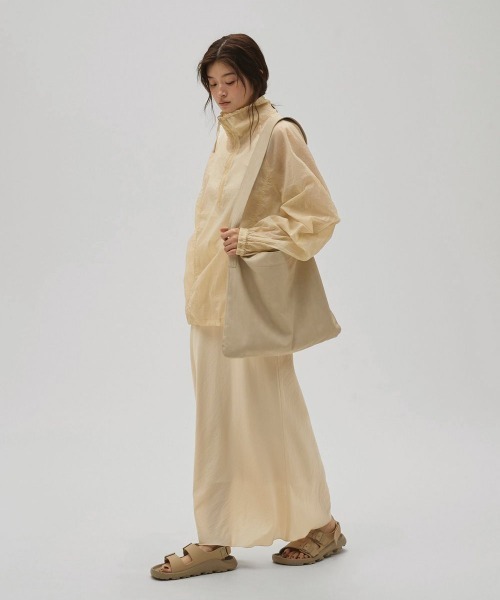 TODAYFUL(トゥデイフル)の「TODAYFUL Useful Shoulder Bag(トートバッグ・レディース・オフホワイト/ブラック/ダークブラウン・FREE)」の6枚目の写真