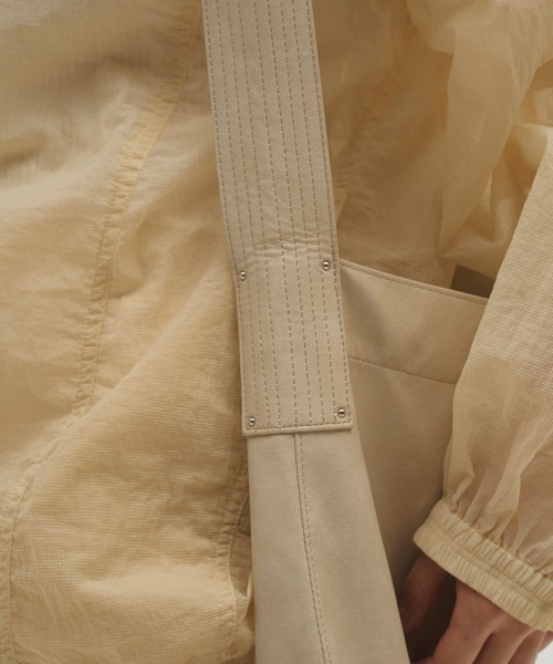 TODAYFUL(トゥデイフル)の「TODAYFUL Useful Shoulder Bag(トートバッグ・レディース・オフホワイト/ブラック/ダークブラウン・FREE)」の9枚目の写真