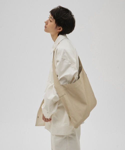 TODAYFUL(トゥデイフル)の「TODAYFUL Useful Shoulder Bag(トートバッグ・レディース・オフホワイト/ブラック/ダークブラウン・FREE)」の14枚目の写真