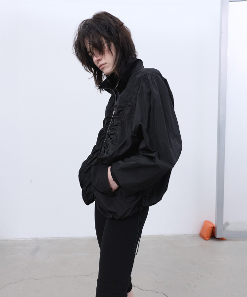 LCDC TM(エルシーディーシーティーエム)の「SHIRRING ZIP-UP JACKET (BLACK)(ナイロンジャケット・レディース・その他・OS)」の5枚目の写真