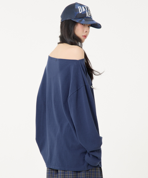 UNKNOWN PLANET（アンノウンプラネット）の「オフショルダー ロゴ ロングスリーブ Tシャツ ネイビー（Tシャツ/カットソー・レディース・その他・FREE）」の7枚目の写真