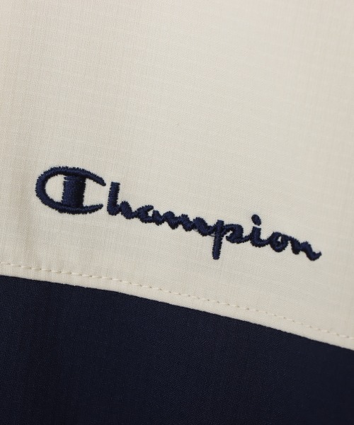 Champion（チャンピオン）の「チャンピオン  ZIP HOODED JACKET（ナイロンジャケット・レディース・ベージュ/ネイビー・M/L）」の11枚目の写真
