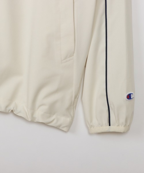 Champion（チャンピオン）の「チャンピオン  ZIP HOODED JACKET（ナイロンジャケット・レディース・ベージュ/ネイビー・M/L）」の6枚目の写真