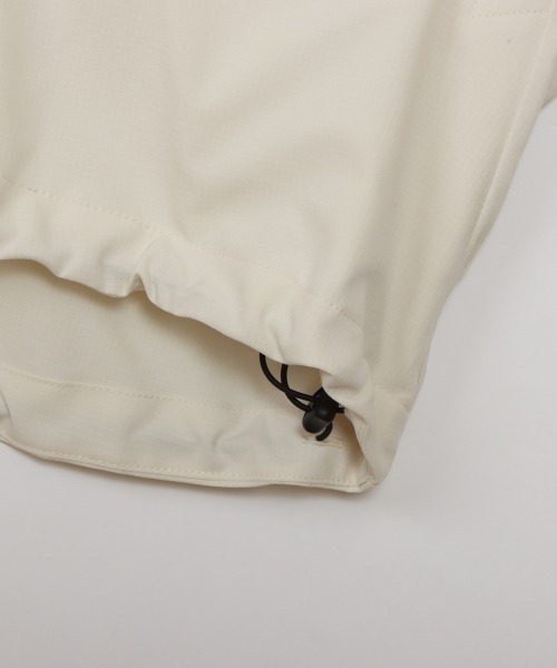 Champion（チャンピオン）の「チャンピオン  ZIP HOODED JACKET（ナイロンジャケット・レディース・ベージュ/ネイビー・M/L）」の7枚目の写真