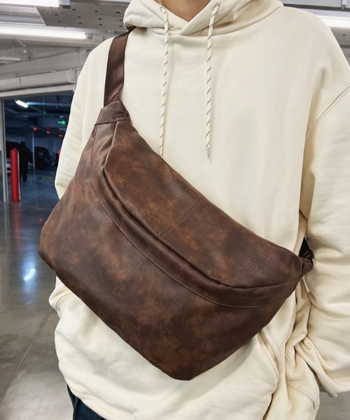 link lot(リンクロット)の「【A4サイズ対応】スクエアビッグショルダーバッグ(ショルダーバッグ・メンズ・ブラウン/ブラック・F)」の7枚目の写真