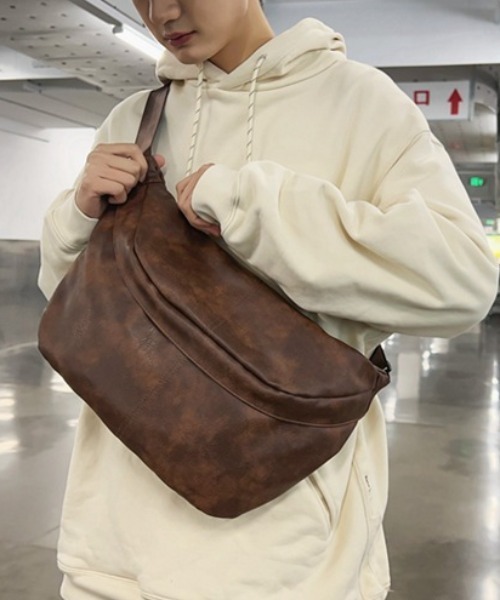 link lot(リンクロット)の「【A4サイズ対応】スクエアビッグショルダーバッグ(ショルダーバッグ・メンズ・ブラウン/ブラック・F)」の6枚目の写真