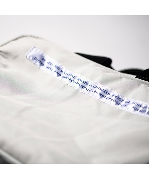 PUEBCO（プエブコ）の「SNOW JACKET CONVERTED TO HANDBAG（ハンドバッグ・メンズ・ホワイト系その他・ONE SIZE）」の4枚目の写真