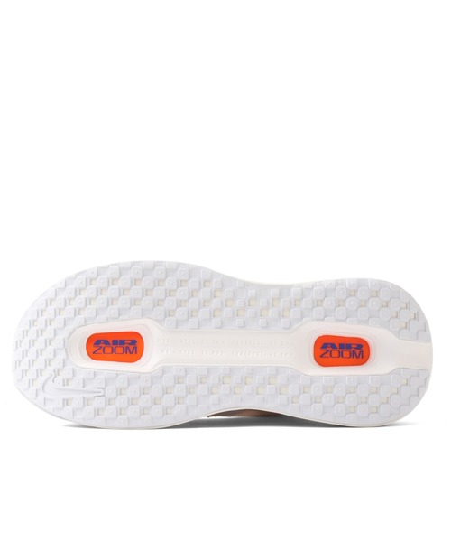 NIKE(ナイキ)の「NIKE ZOOM VOMERO PREMIUM / ナイキ ズーム ボメロ プレミアム 【SP】(スニーカー・メンズ・ホワイト・28.5cm/28.0cm/27.5cm/27.0cm/26.5cm/26.0cm/25.5cm/30.0cm/29.0cm)」の6枚目の写真