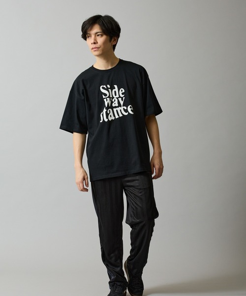 En serio TOKYO(エンソリオトーキョー)の「【SIDEWAYSTANCE】ウェーブカレッジロゴ半袖Tシャツ 70705(Tシャツ/カットソー・メンズ・ブラック/ホワイト/アッシュ・SMALL/MEDIUM/LARGE/X-LARGE)」の13枚目の写真