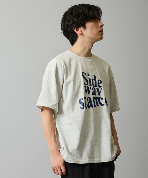 En serio TOKYO(エンソリオトーキョー)の「【SIDEWAYSTANCE】ウェーブカレッジロゴ半袖Tシャツ 70705(Tシャツ/カットソー・メンズ・ブラック/ホワイト/アッシュ・SMALL/MEDIUM/LARGE/X-LARGE)」の7枚目の写真