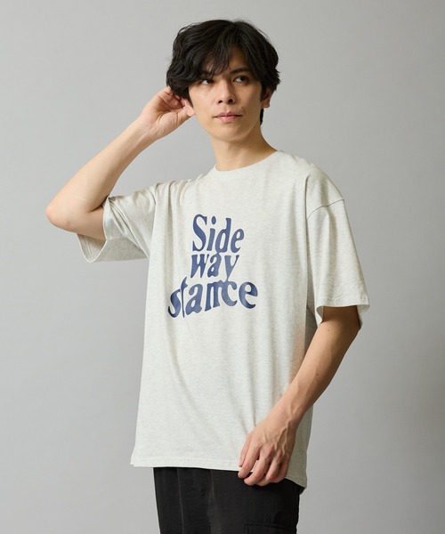 En serio TOKYO(エンソリオトーキョー)の「【SIDEWAYSTANCE】ウェーブカレッジロゴ半袖Tシャツ 70705(Tシャツ/カットソー・メンズ・ブラック/ホワイト/アッシュ・SMALL/MEDIUM/LARGE/X-LARGE)」の8枚目の写真