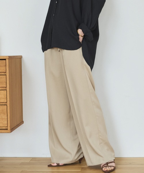 Doux archives(ドゥアルシーヴ)の「ウォッシャブルセンタープレスパンツ(スラックス・レディース・ベージュ/ブラック・SMALL/MEDIUM)」の17枚目の写真