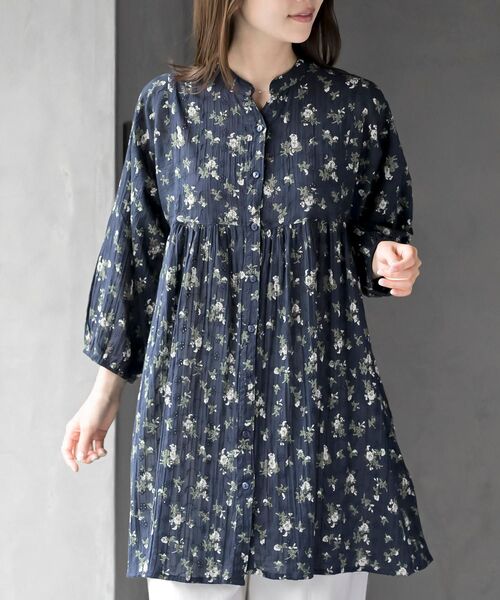 rps（アールピーエス）の「刺繍×花柄プリント７分袖シャツワンピース（シャツワンピース・レディース・グレイッシュベージュ/オフホワイト/ネイビー・フリー）」の3枚目の写真