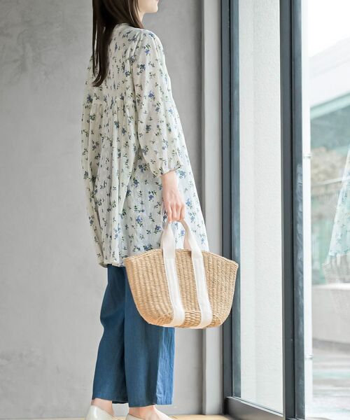 rps（アールピーエス）の「刺繍×花柄プリント７分袖シャツワンピース（シャツワンピース・レディース・グレイッシュベージュ/オフホワイト/ネイビー・フリー）」の5枚目の写真