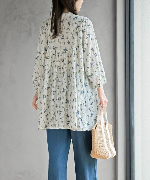 rps（アールピーエス）の「刺繍×花柄プリント７分袖シャツワンピース（シャツワンピース・レディース・グレイッシュベージュ/オフホワイト/ネイビー・フリー）」の6枚目の写真